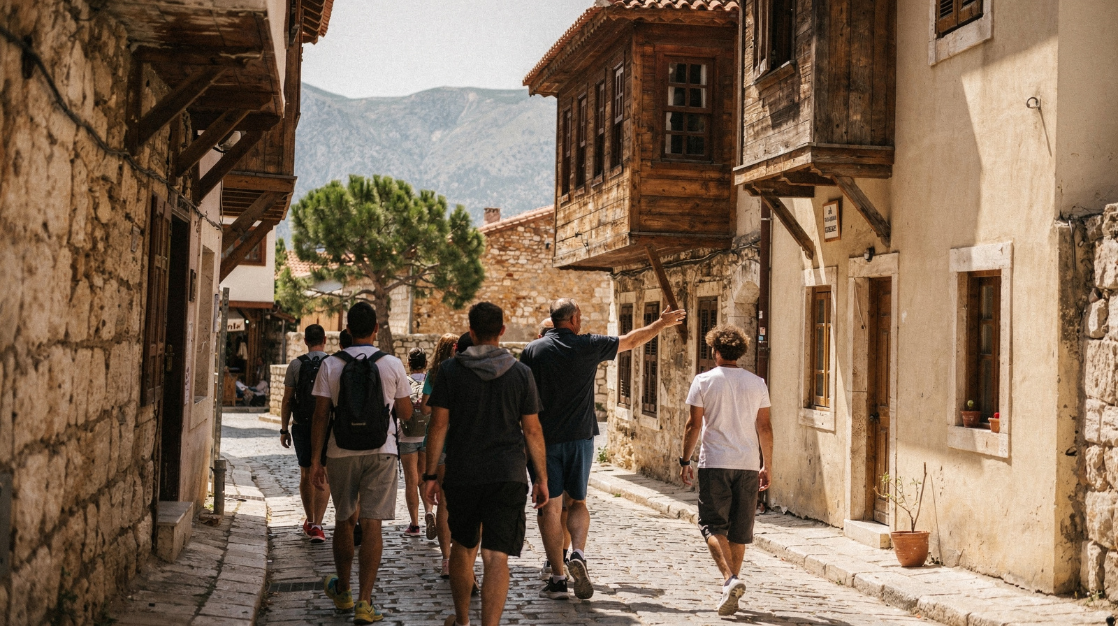 Alanya City Tours: Walking Tour or Small-Group Tour?