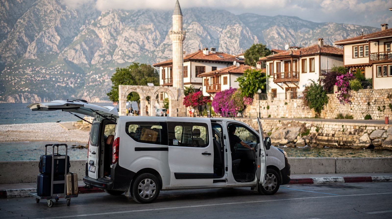 Antalya Airport Transfers: Shuttle, Private, or Taxi?