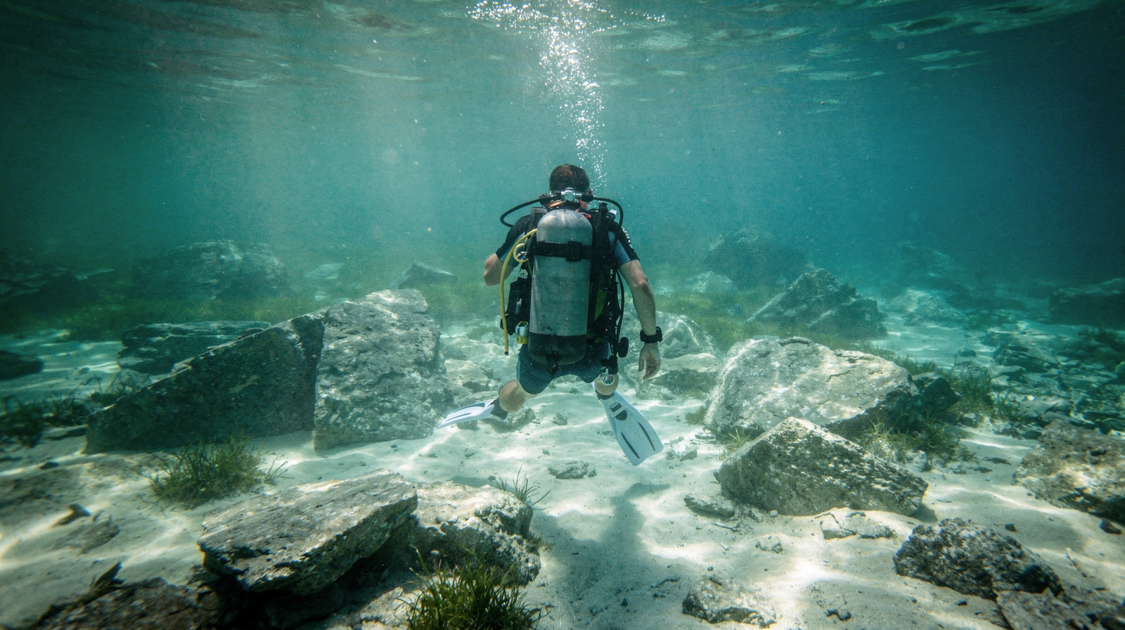 Scuba Diving in Antalya: Discovery Dives vs Certified Dives