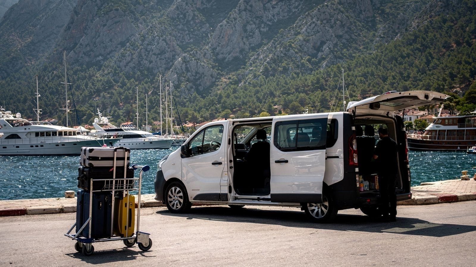 Kemer Airport Transfers: Shared Shuttle, Private Transfer or Taxi
