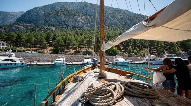 Kemer Boat Trips: Which One Fits Your Day?
